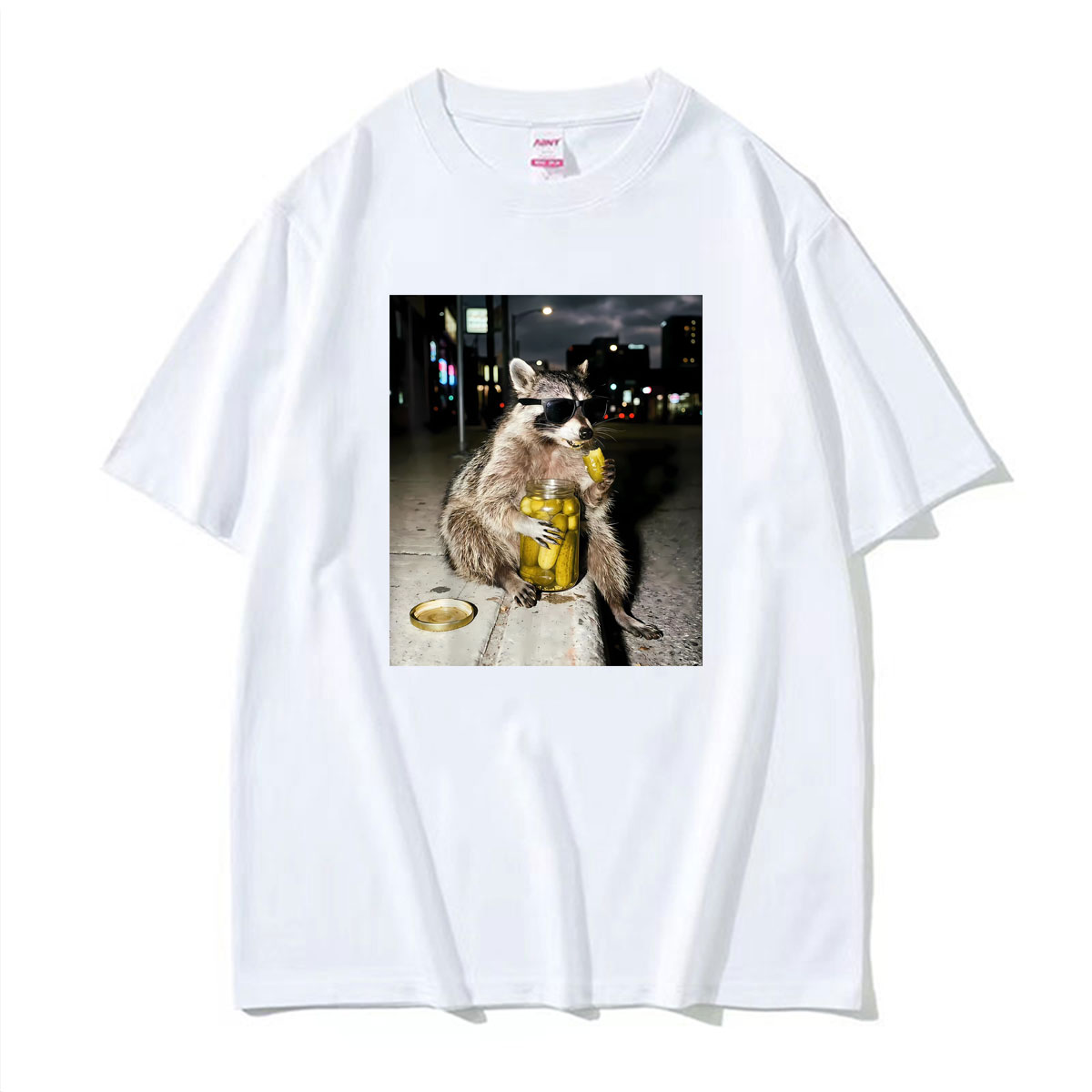 Women Fashion Png - 面白いアライグマのサングラスクリップアートPNG、ピクルスを食べるクールなTシャツ、メンズ・レディース向けヴィンテージユーモアTシャツ、高品質100%コットンTシャツ